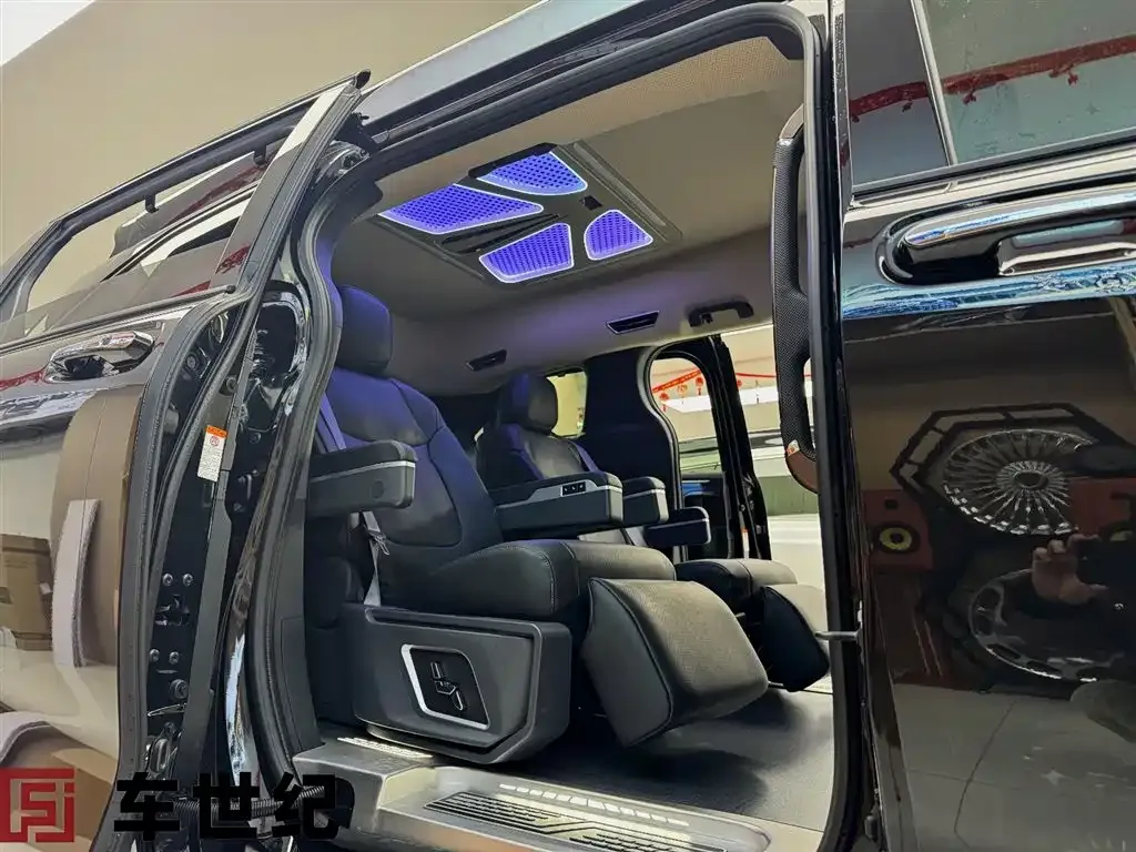 Toyota Granvia — фото 10