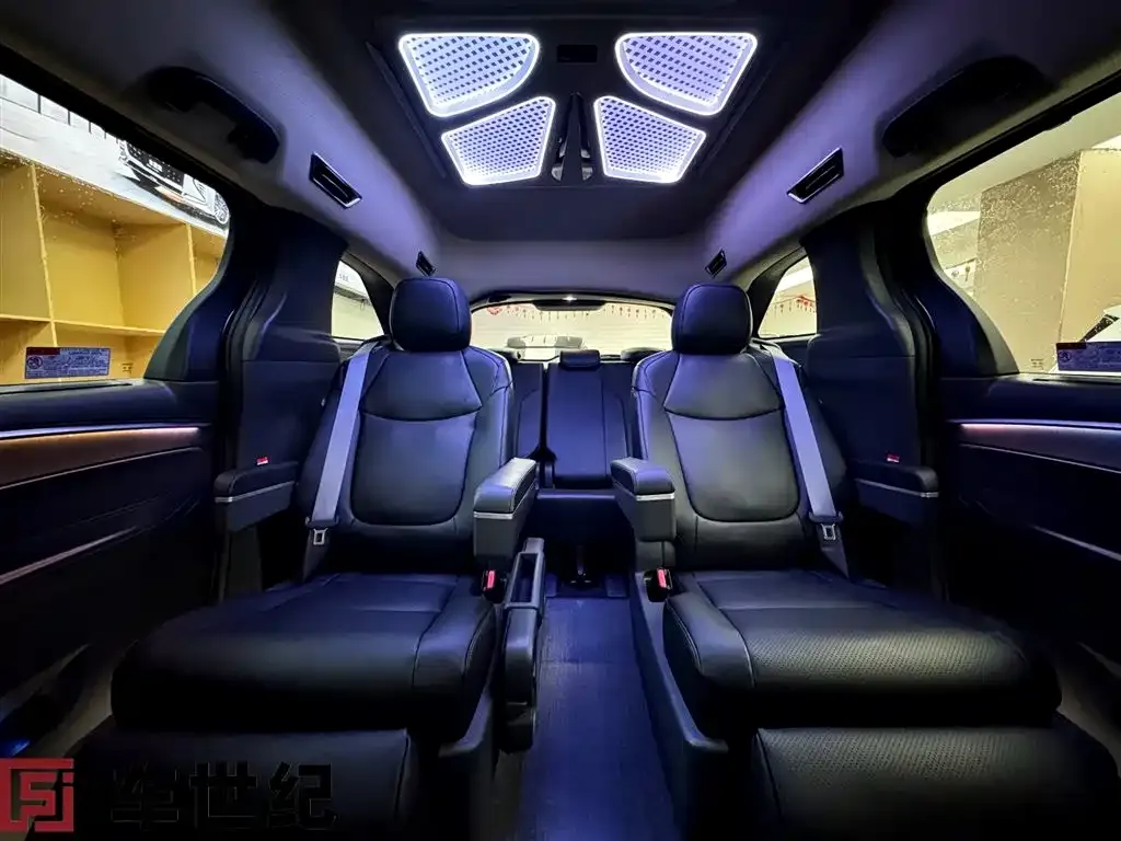 Toyota Granvia — фото 3