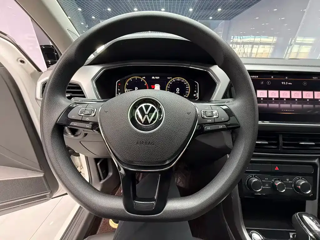 Volkswagen T-Cross — фото 10