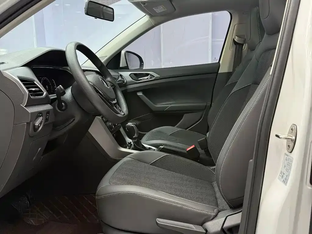 Volkswagen T-Cross — фото 6