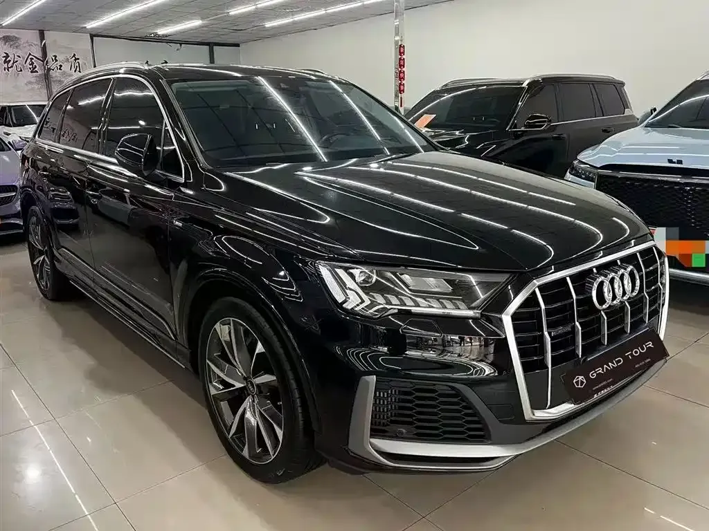 Audi Q7 — фото 1