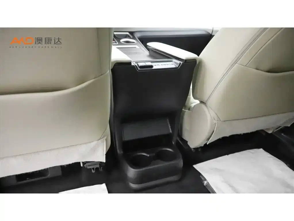 Toyota Granvia — фото 3