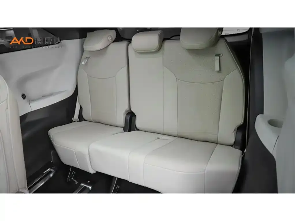 Toyota Granvia — фото 10