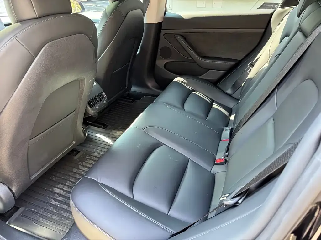 Tesla Model 3 — фото 4
