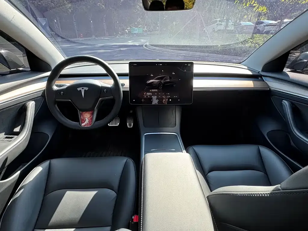 Tesla Model 3 — фото 3