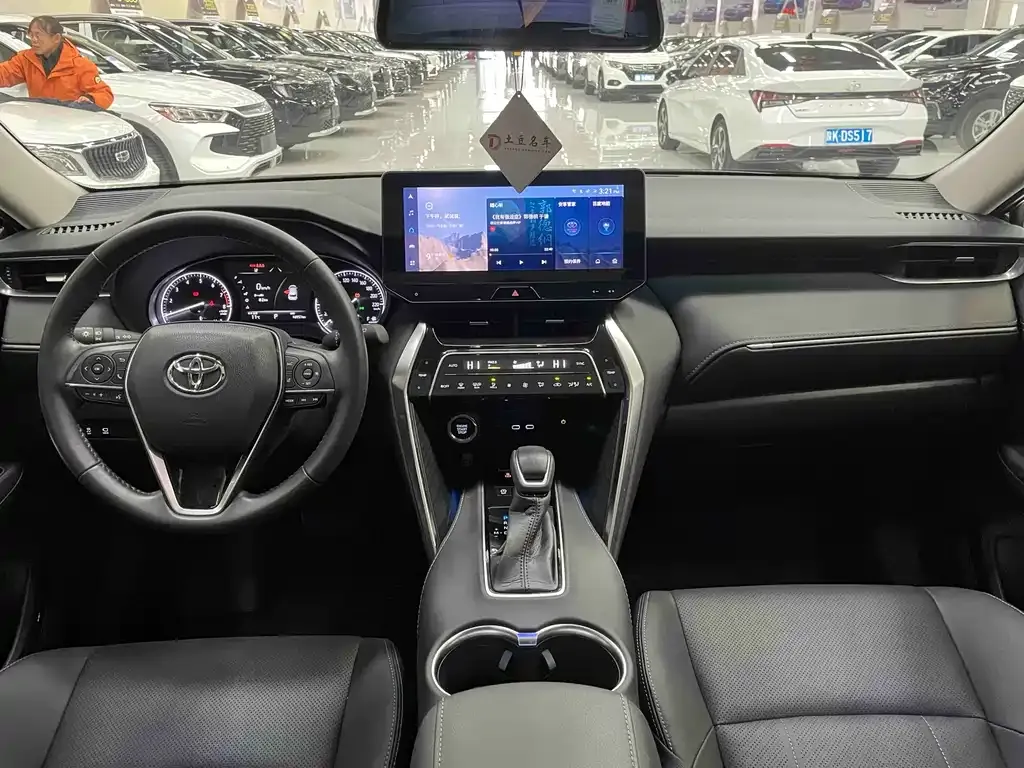 Toyota Harrier — фото 6