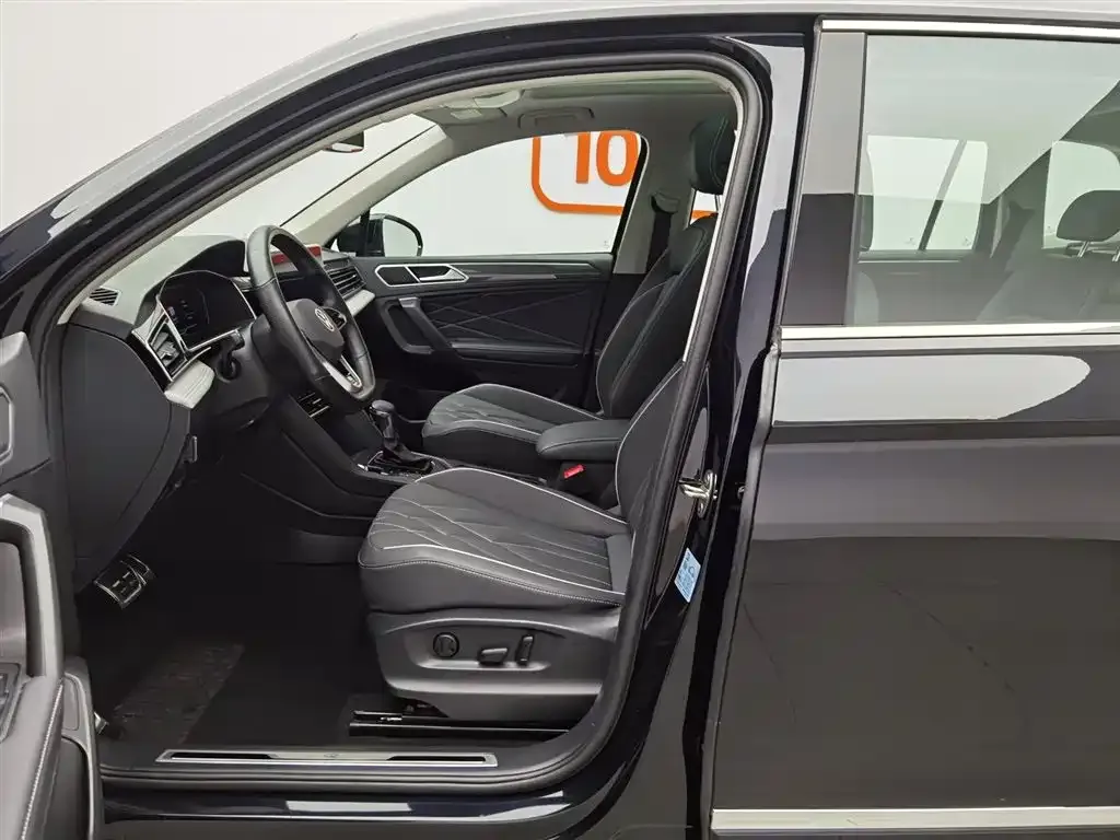 Volkswagen Tiguan L — фото 10