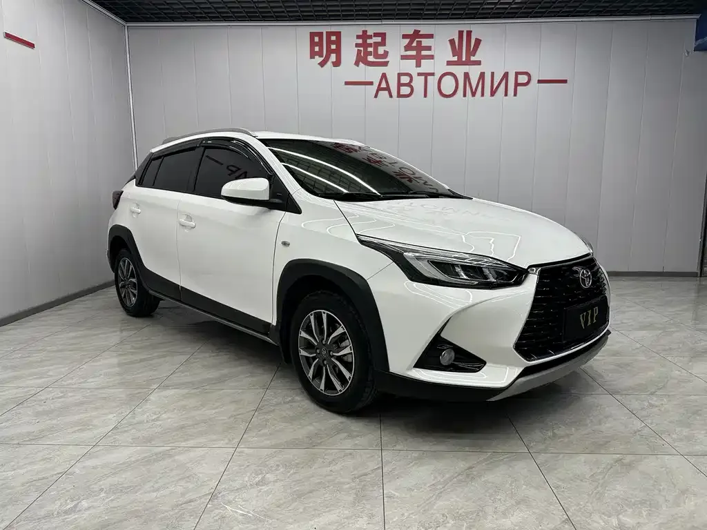 Toyota Yaris L — фото 2