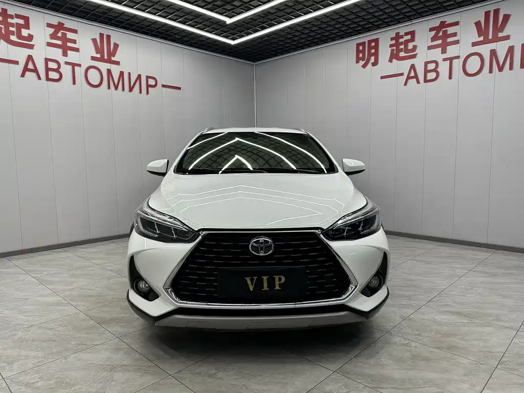 Toyota Yaris L — фото 3