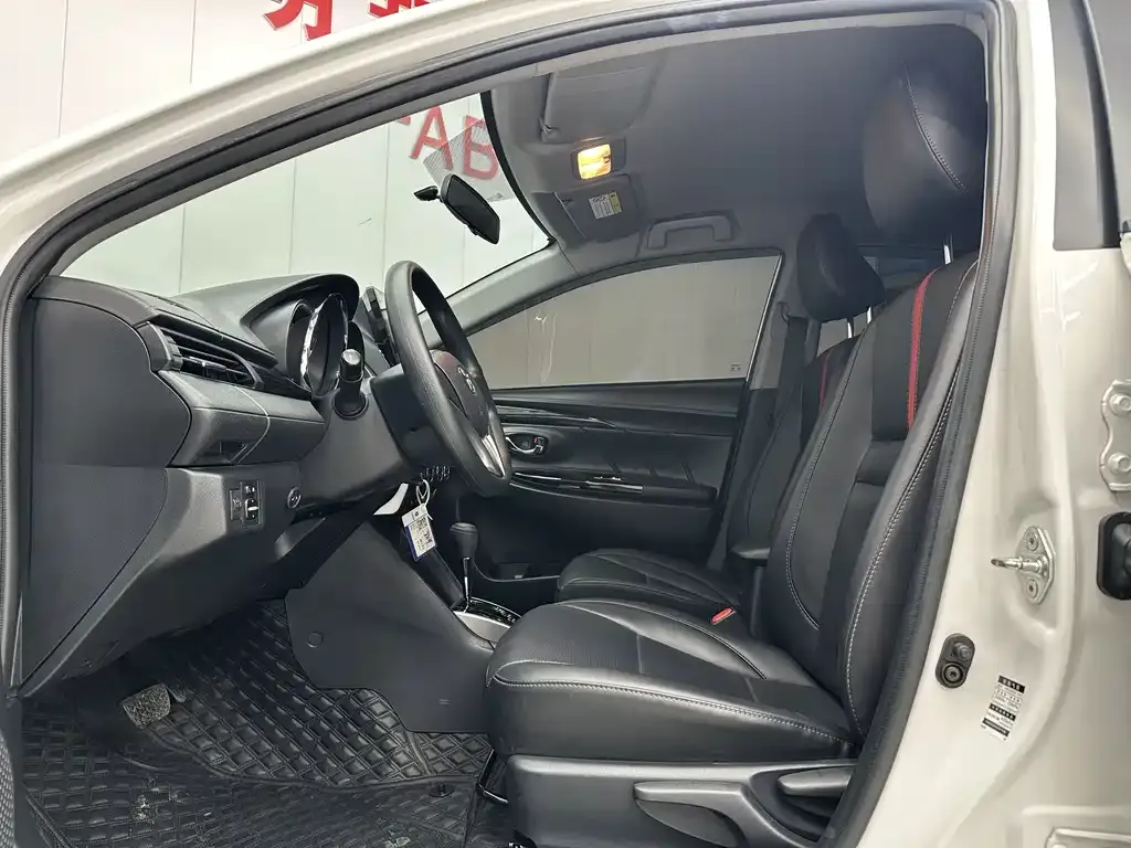 Toyota Yaris L — фото 4