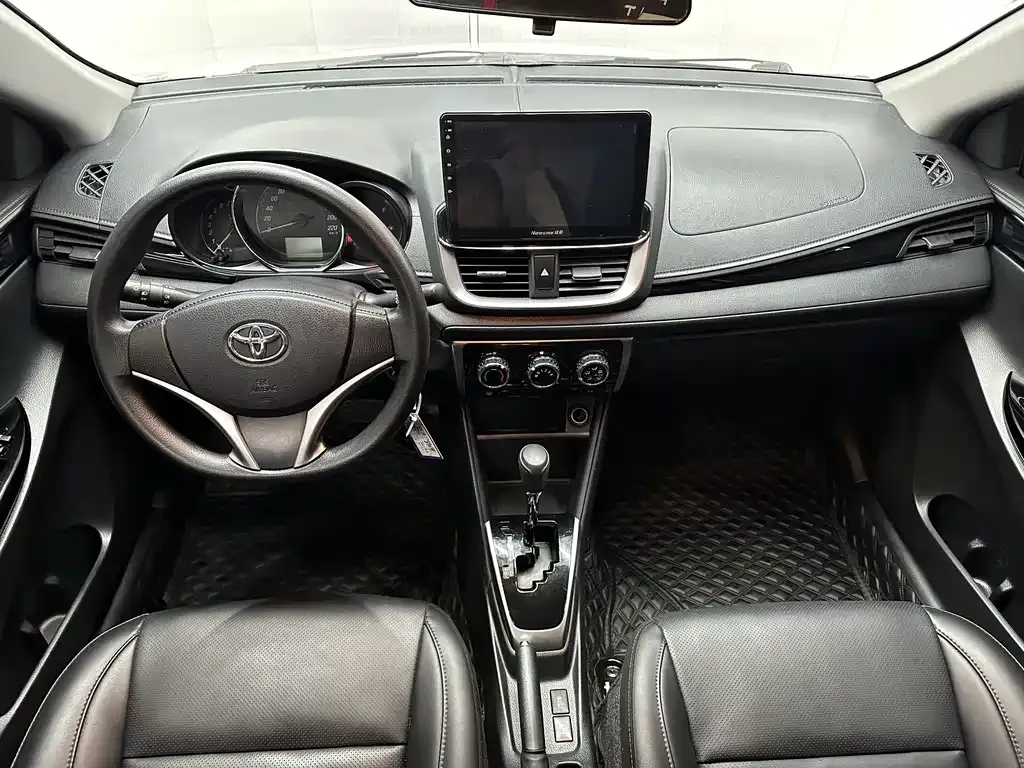 Toyota Yaris L — фото 6