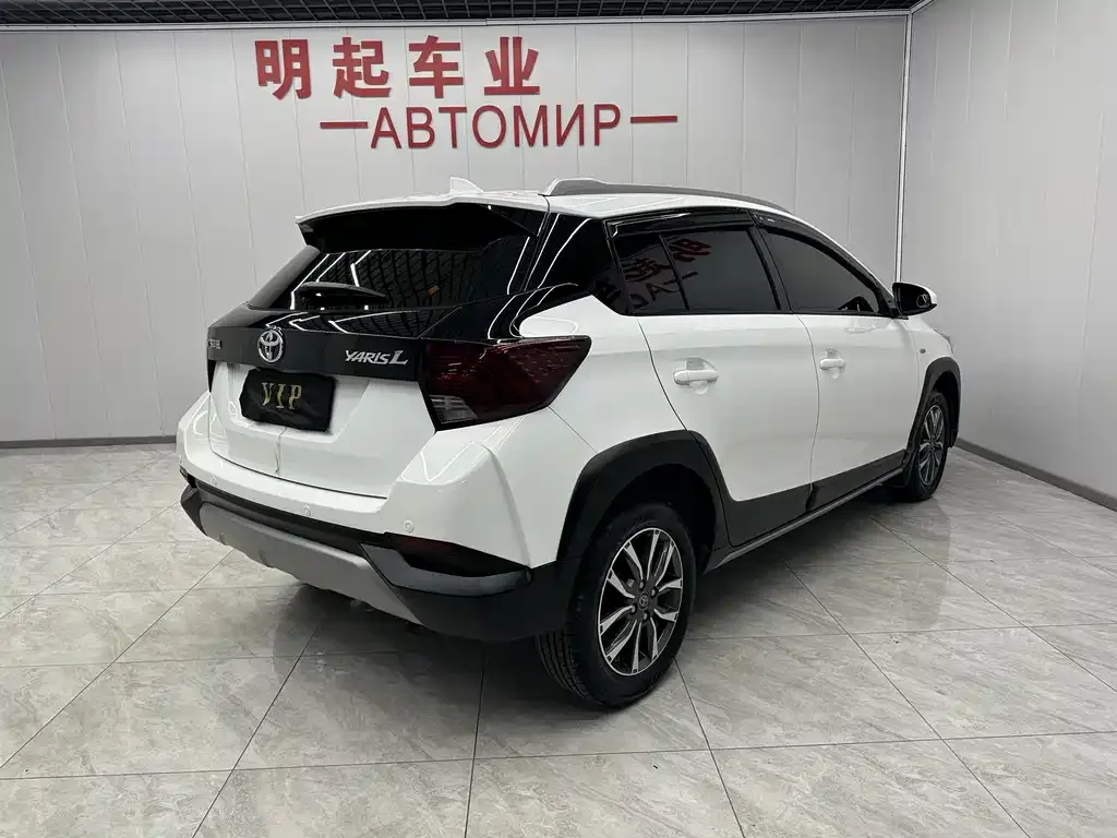 Toyota Yaris L — фото 7