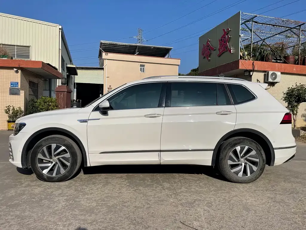 Volkswagen Tiguan L New Energy — фото 5