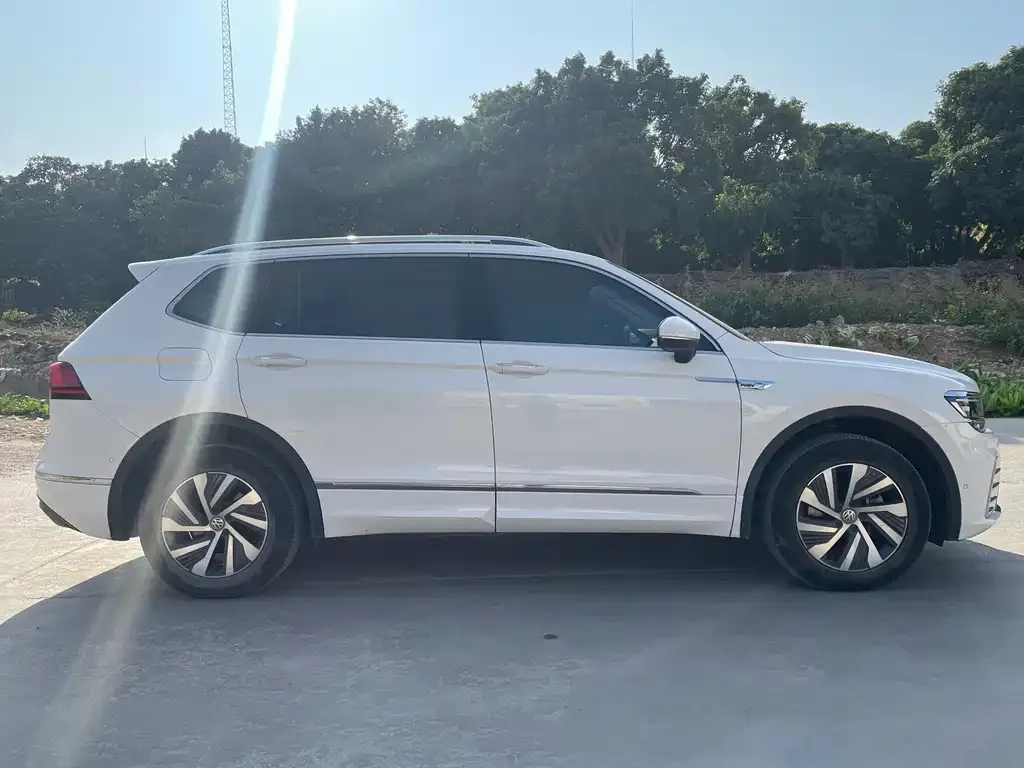 Volkswagen Tiguan L New Energy — фото 10