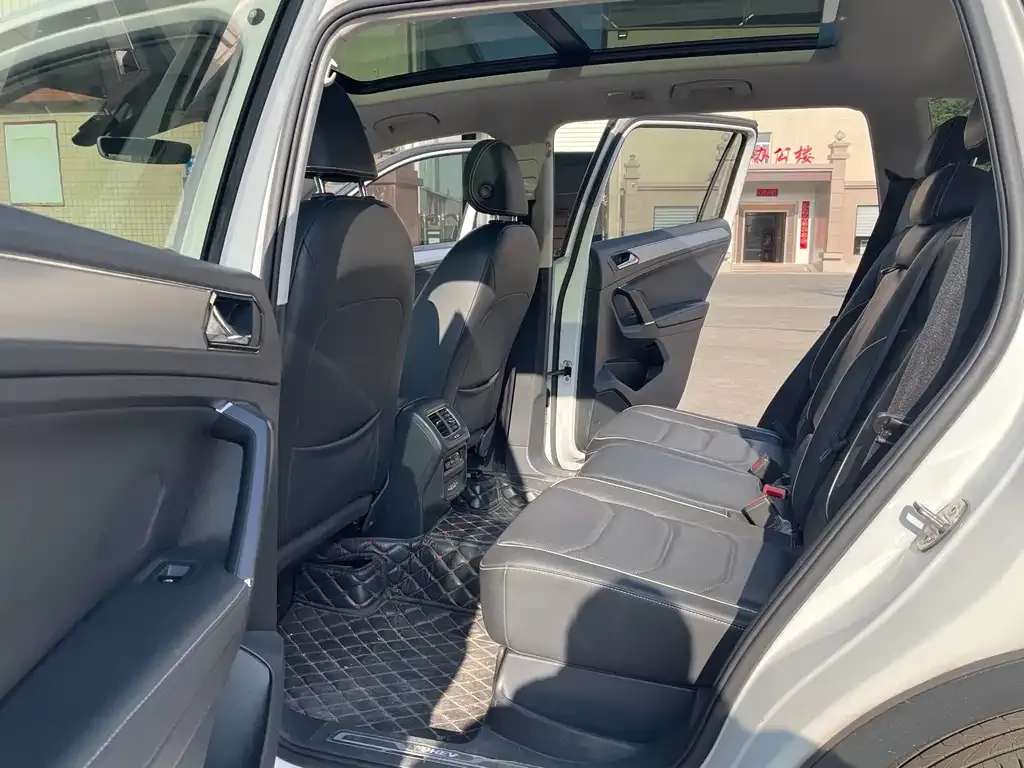 Volkswagen Tiguan L New Energy — фото 2