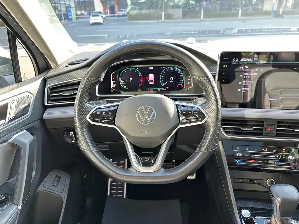Volkswagen Tiguan L — фото 10