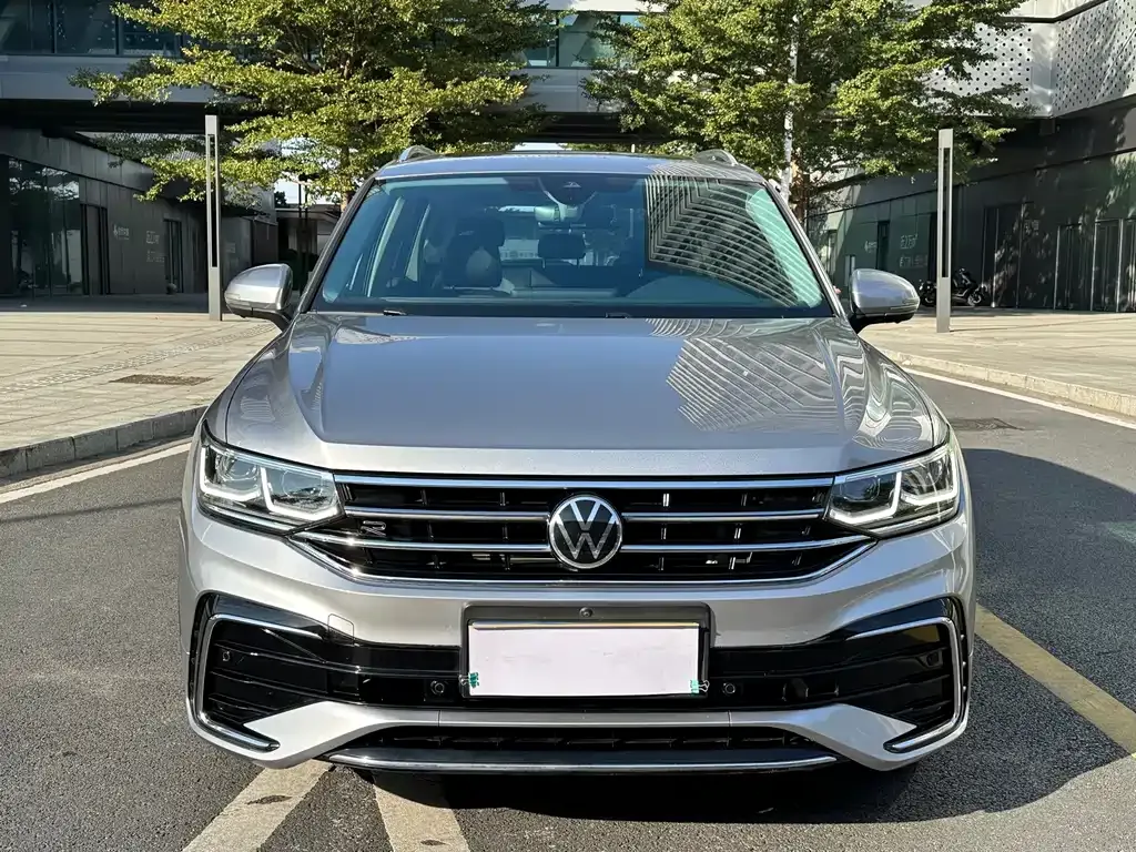 Volkswagen Tiguan L — фото 2