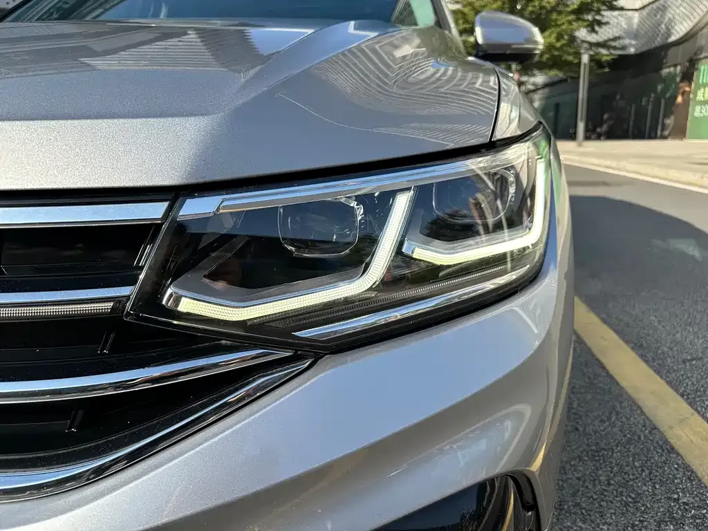 Volkswagen Tiguan L — фото 4