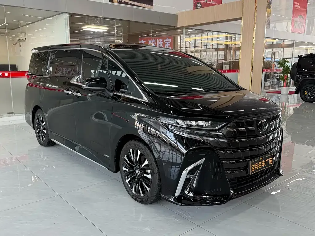 Toyota Alphard — фото 4