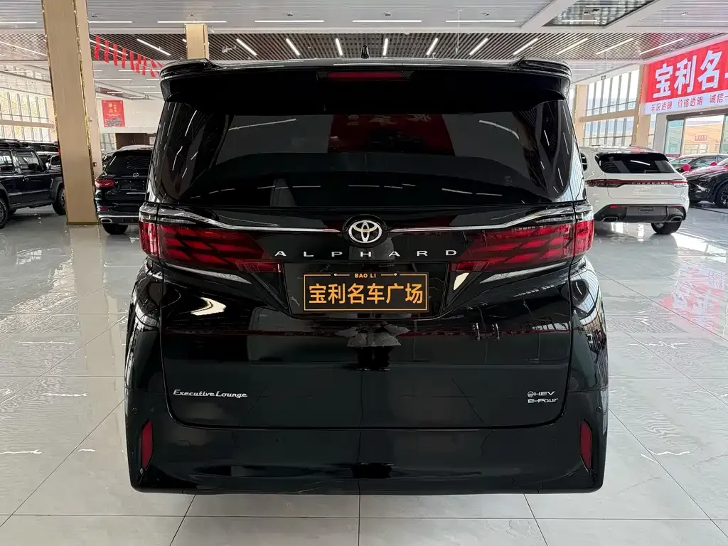Toyota Alphard — фото 8