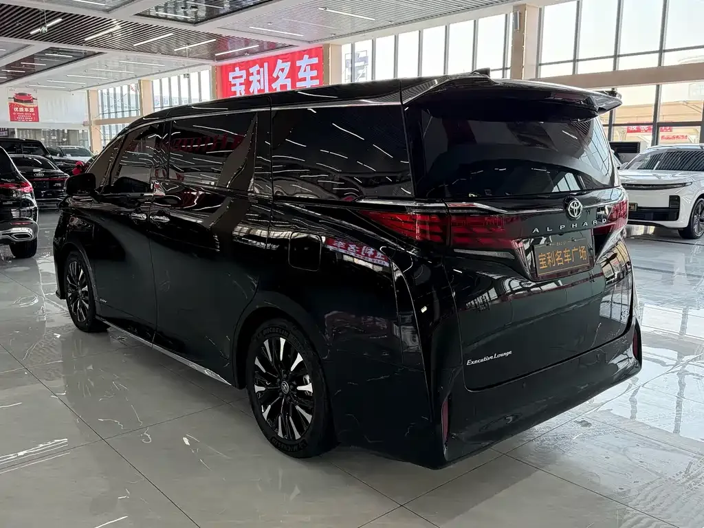 Toyota Alphard — фото 6