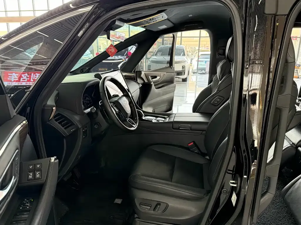Toyota Alphard — фото 2