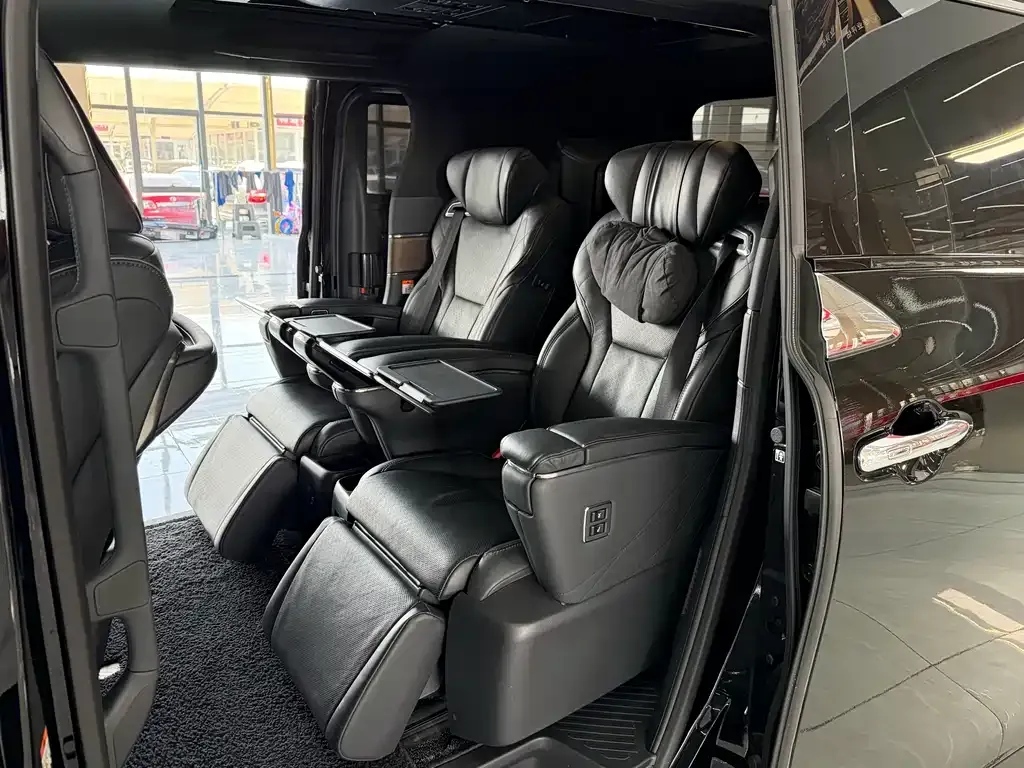 Toyota Alphard — фото 5