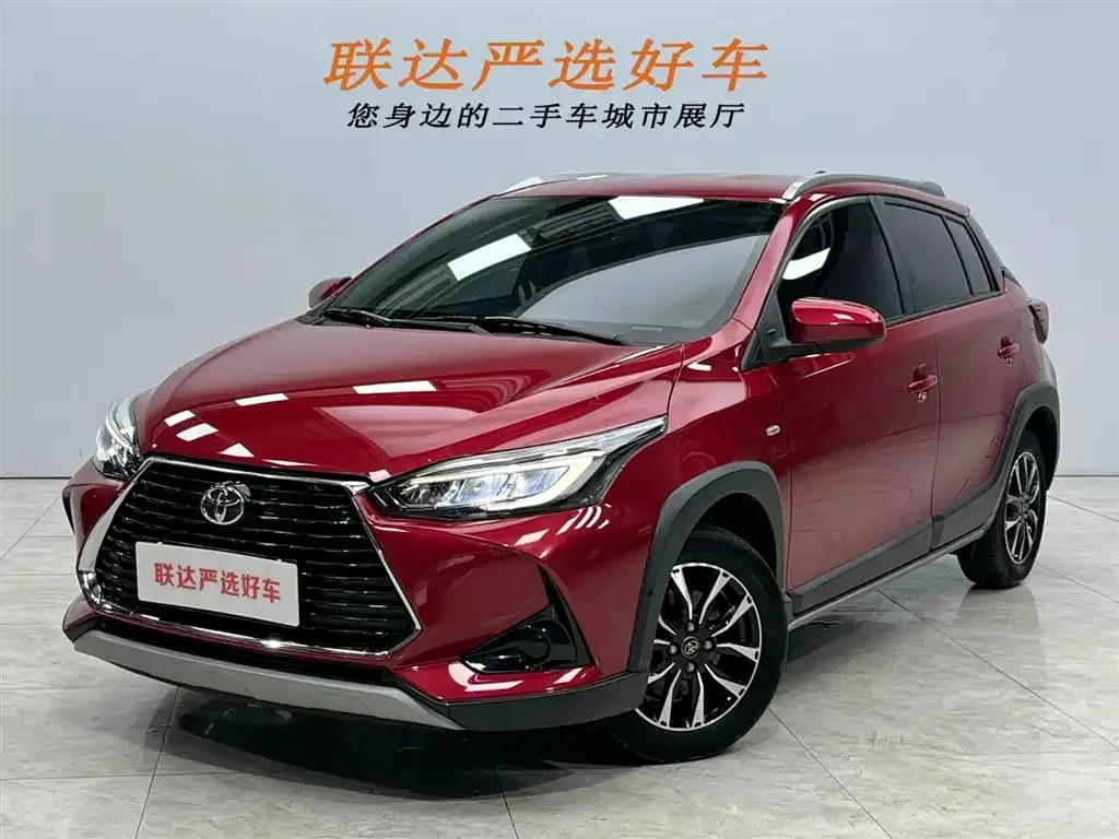 Toyota Yaris L — фото 1