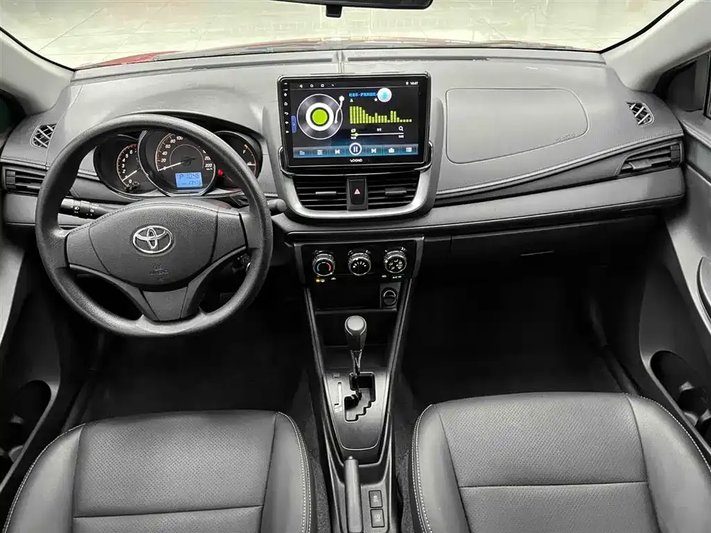 Toyota Yaris L — фото 5