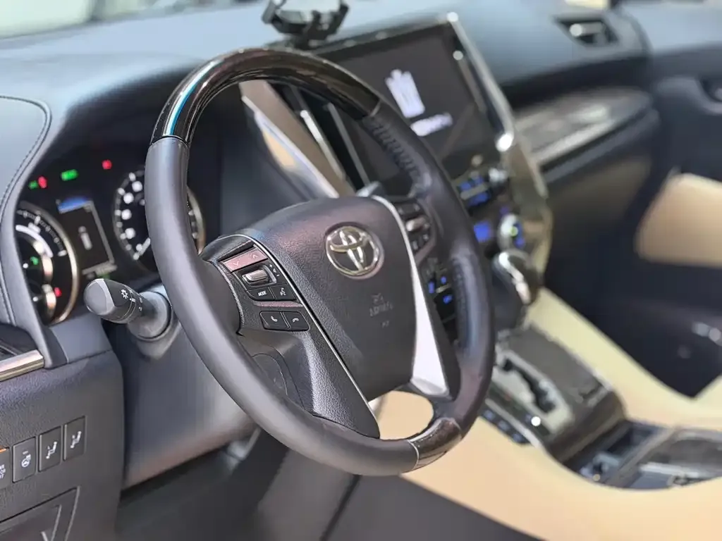 Toyota Vellfire — фото 6