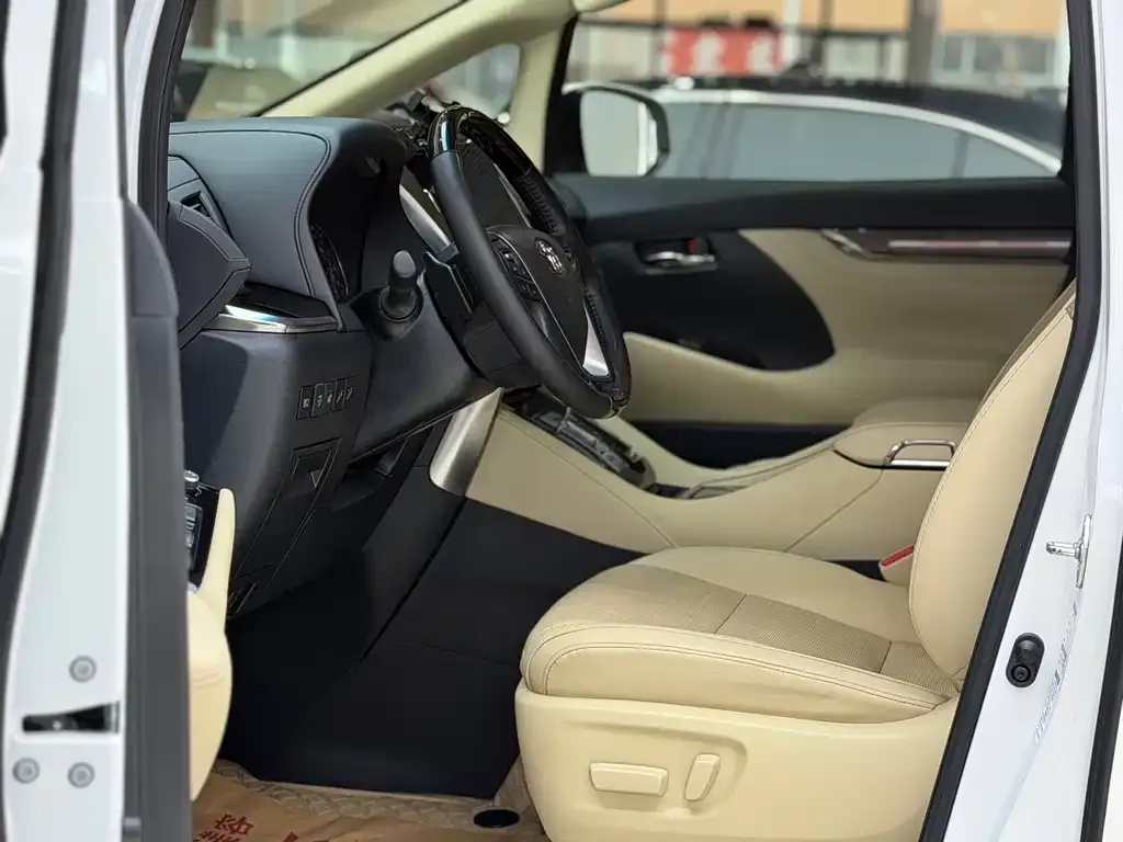 Toyota Vellfire — фото 3