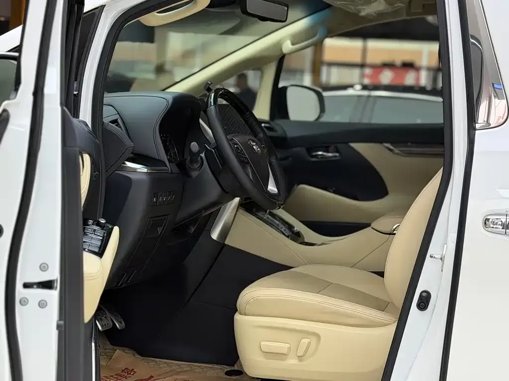 Toyota Vellfire — фото 7