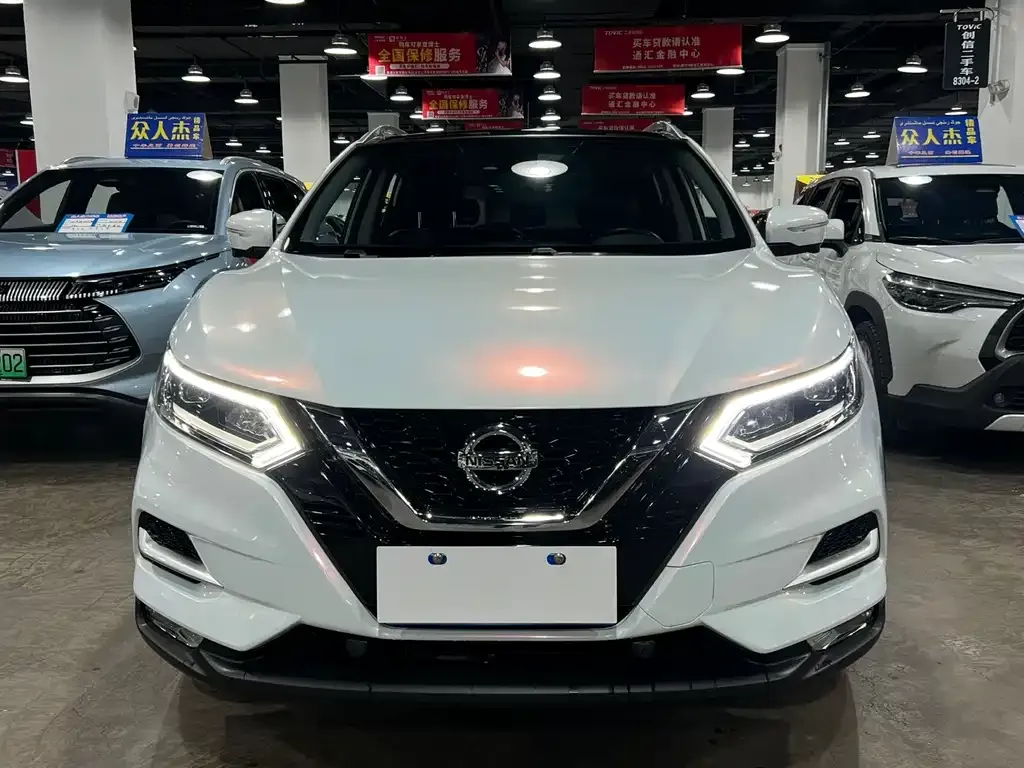 Nissan Qashqai — фото 1