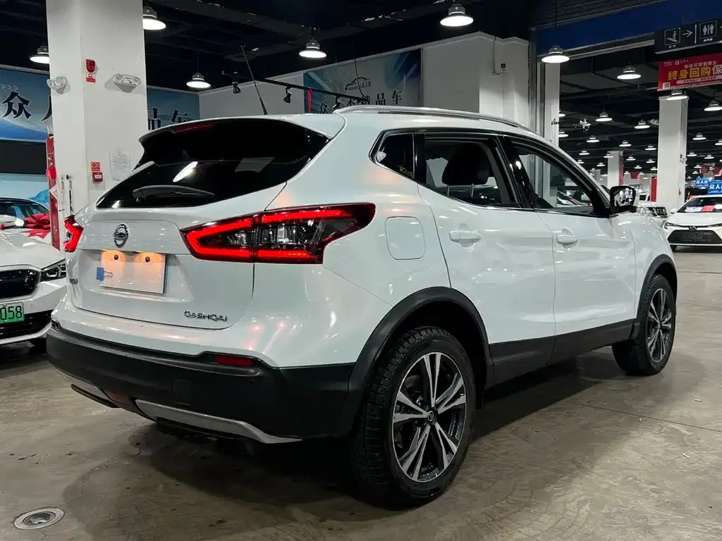 Nissan Qashqai — фото 6