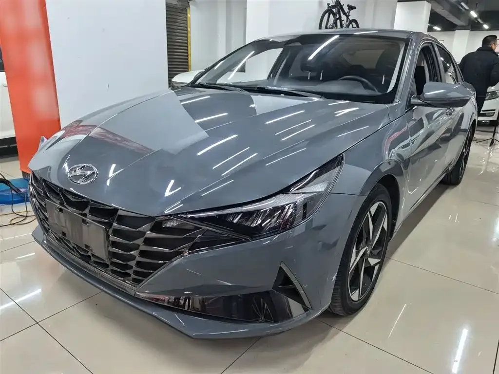 Hyundai Elantra — фото 1