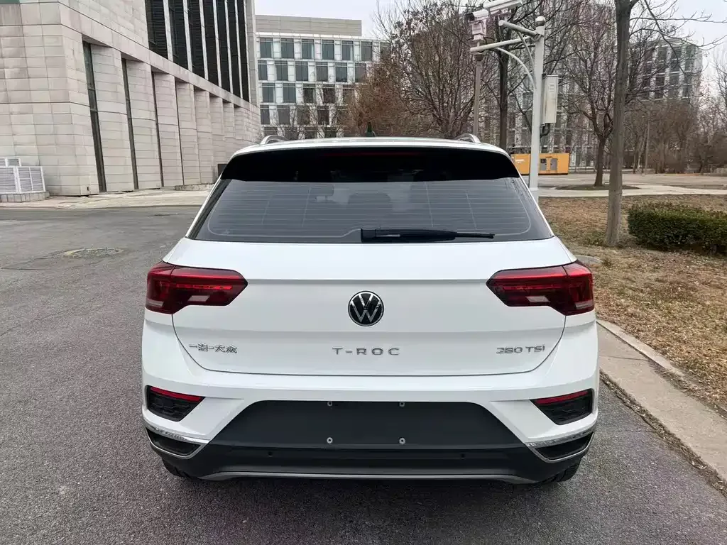Volkswagen T-Roc — фото 5