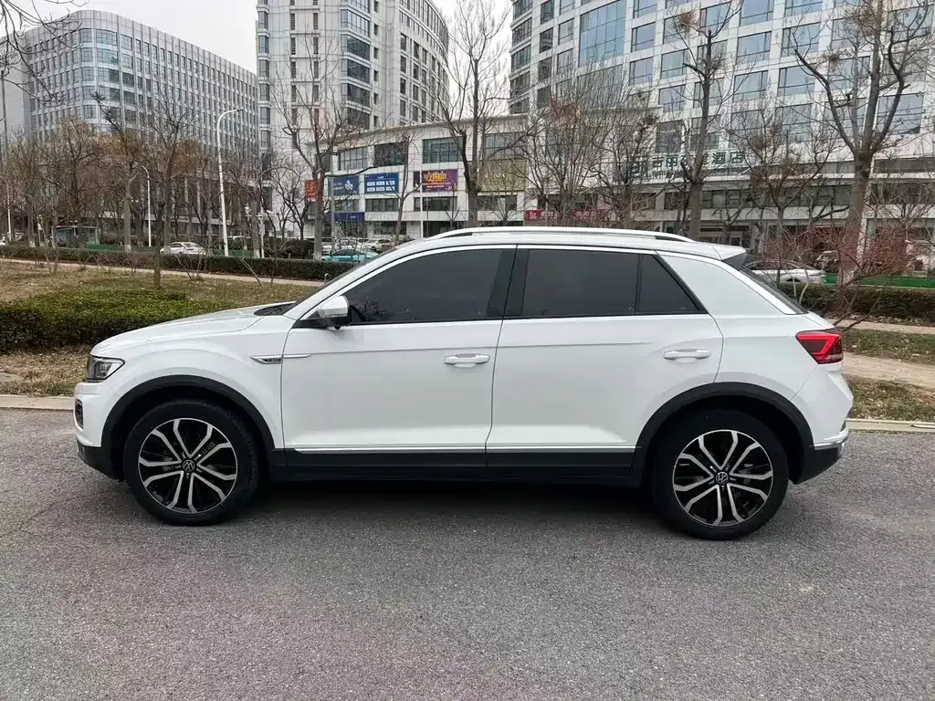 Volkswagen T-Roc — фото 6