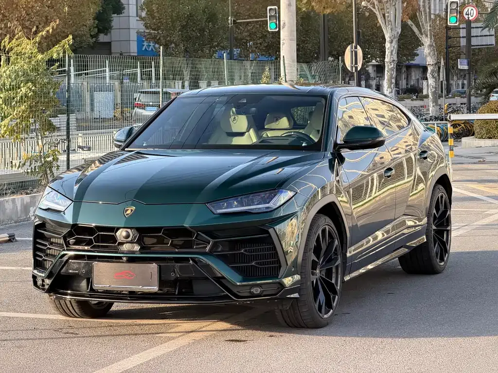 Lamborghini Urus — фото 1