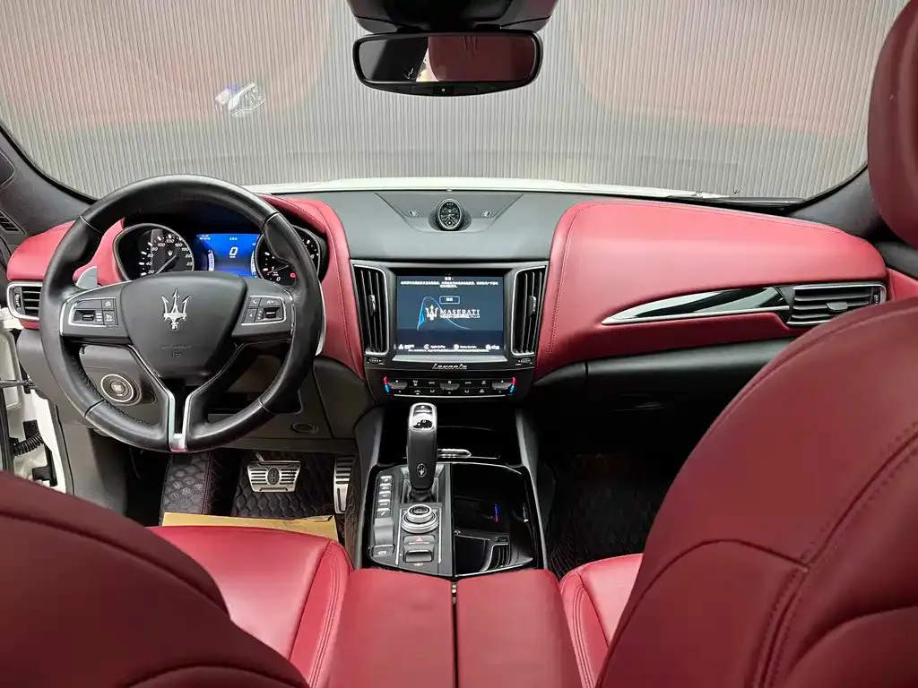 Maserati Levante — фото 10