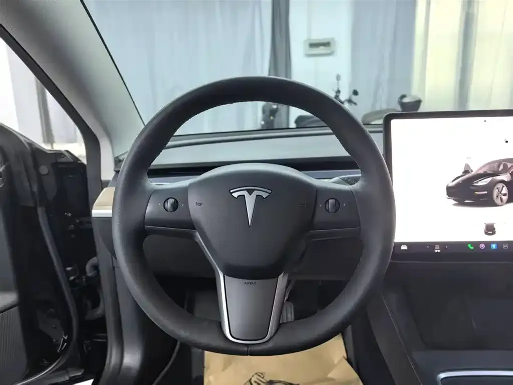 Tesla Model 3 — фото 3