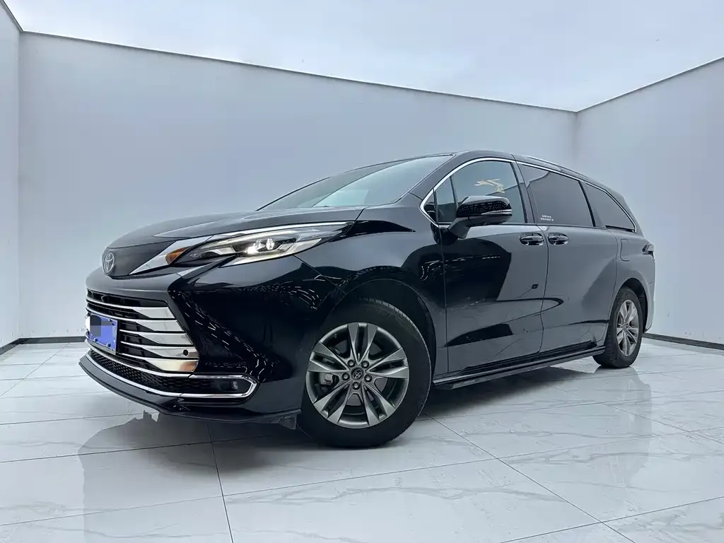 Toyota Sienna — фото 1