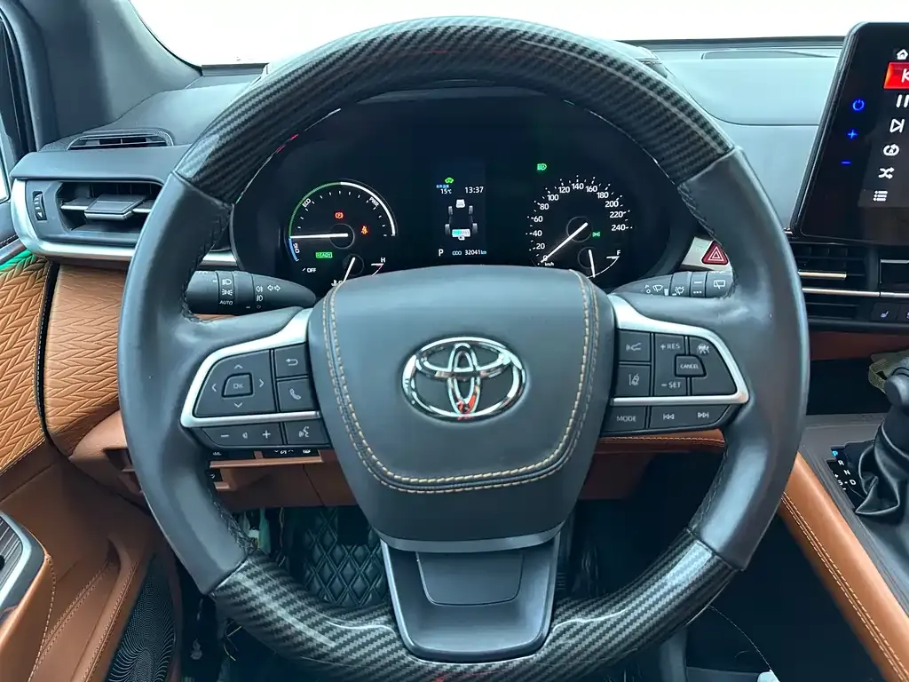 Toyota Sienna — фото 7