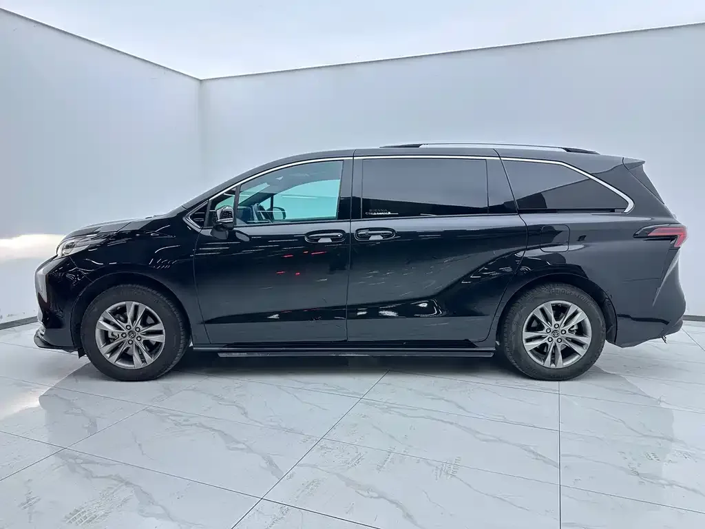 Toyota Sienna — фото 9