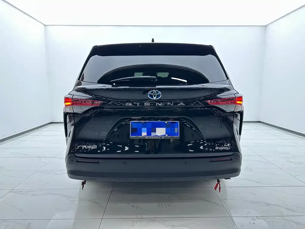 Toyota Sienna — фото 4