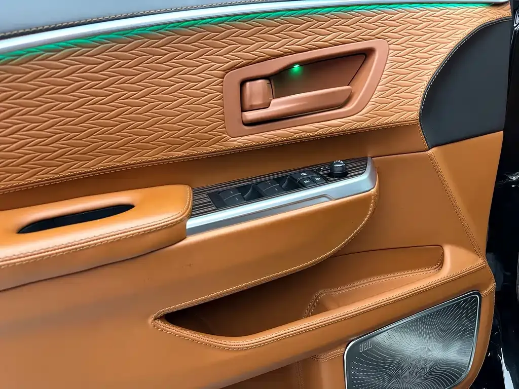 Toyota Sienna — фото 10