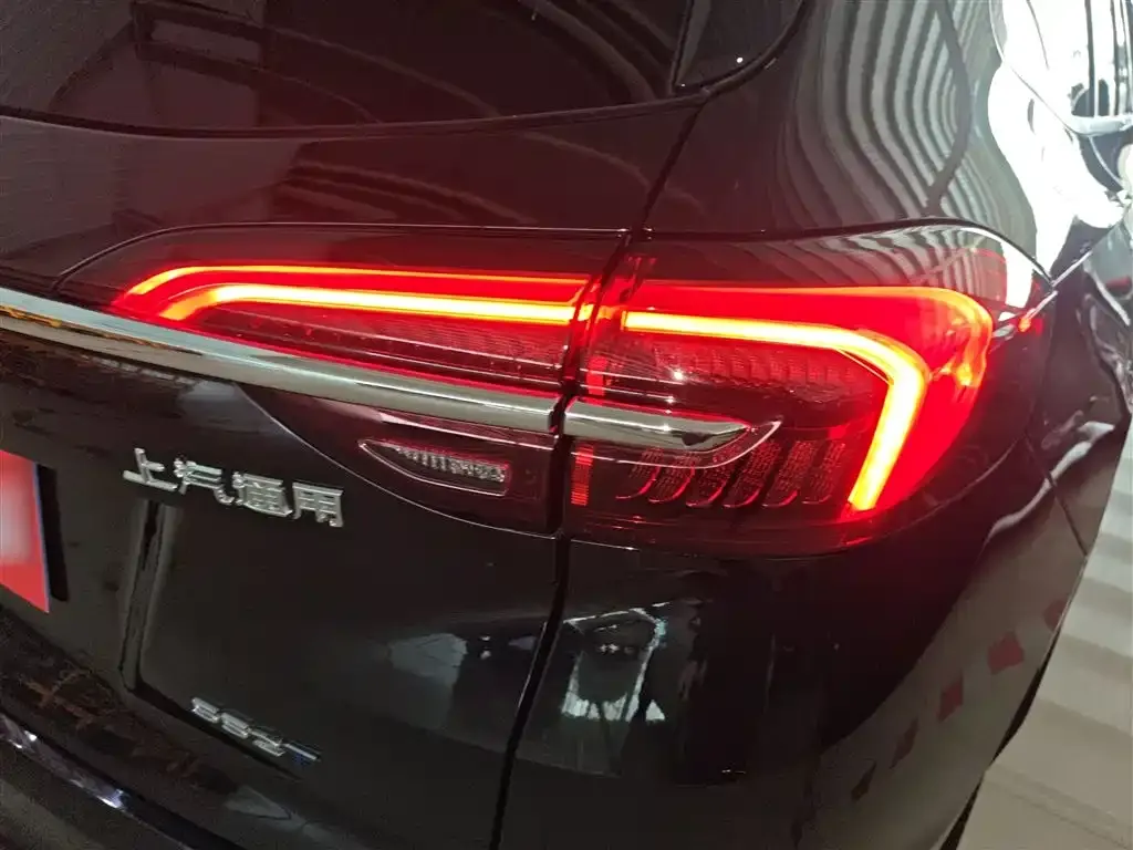 Buick Envision Plus — фото 9