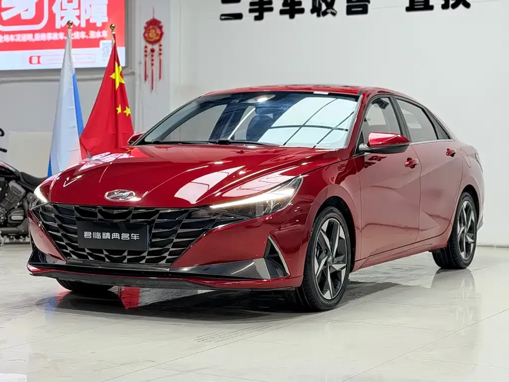 Hyundai Elantra — фото 1