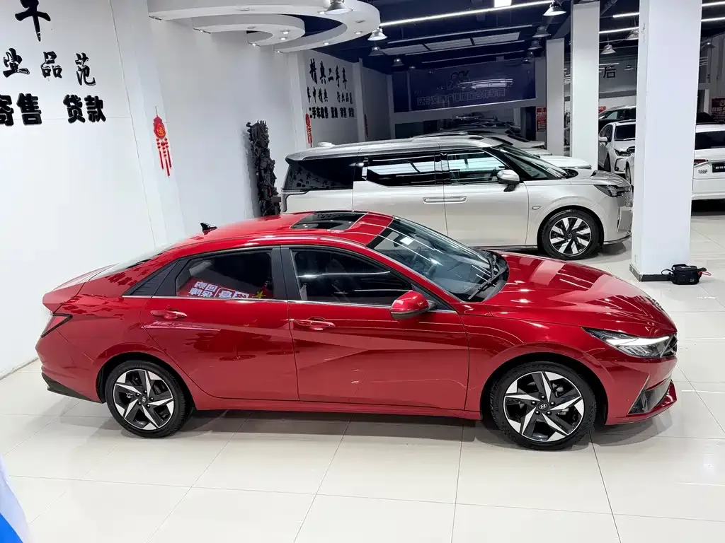 Hyundai Elantra — фото 4