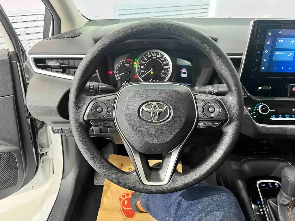 Toyota Corolla — фото 9