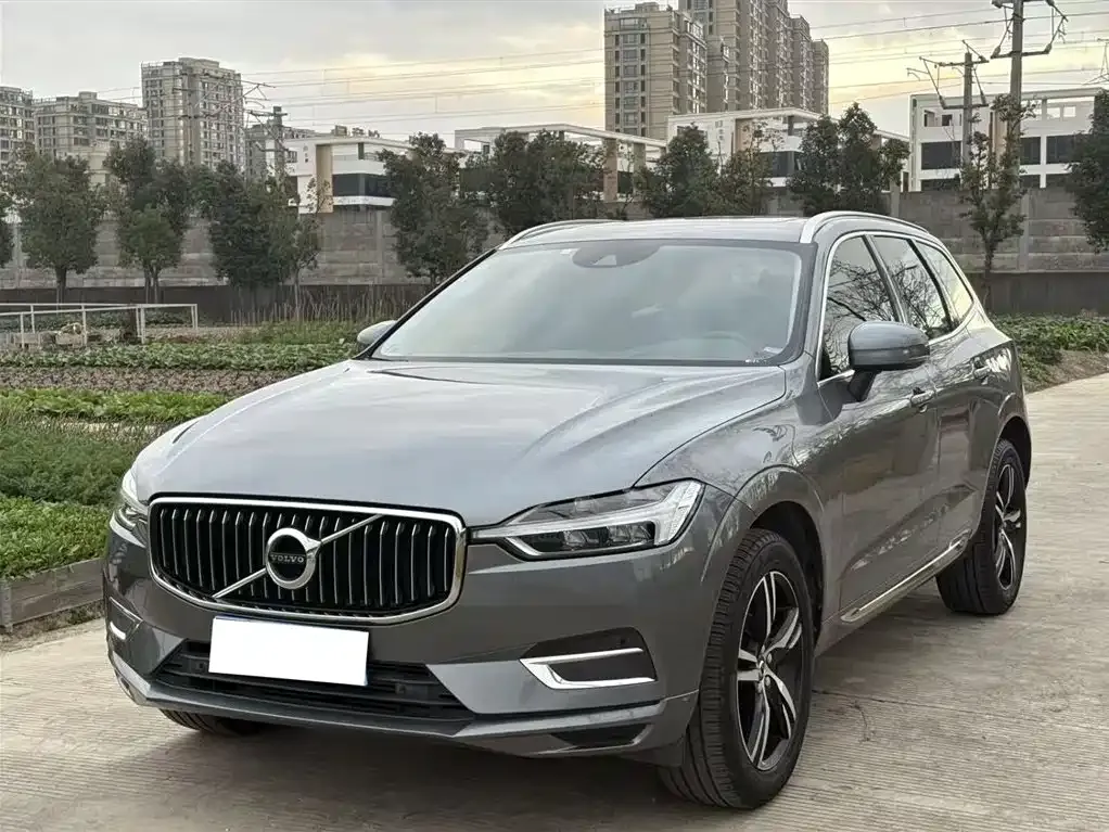 Volvo XC60 — фото 1
